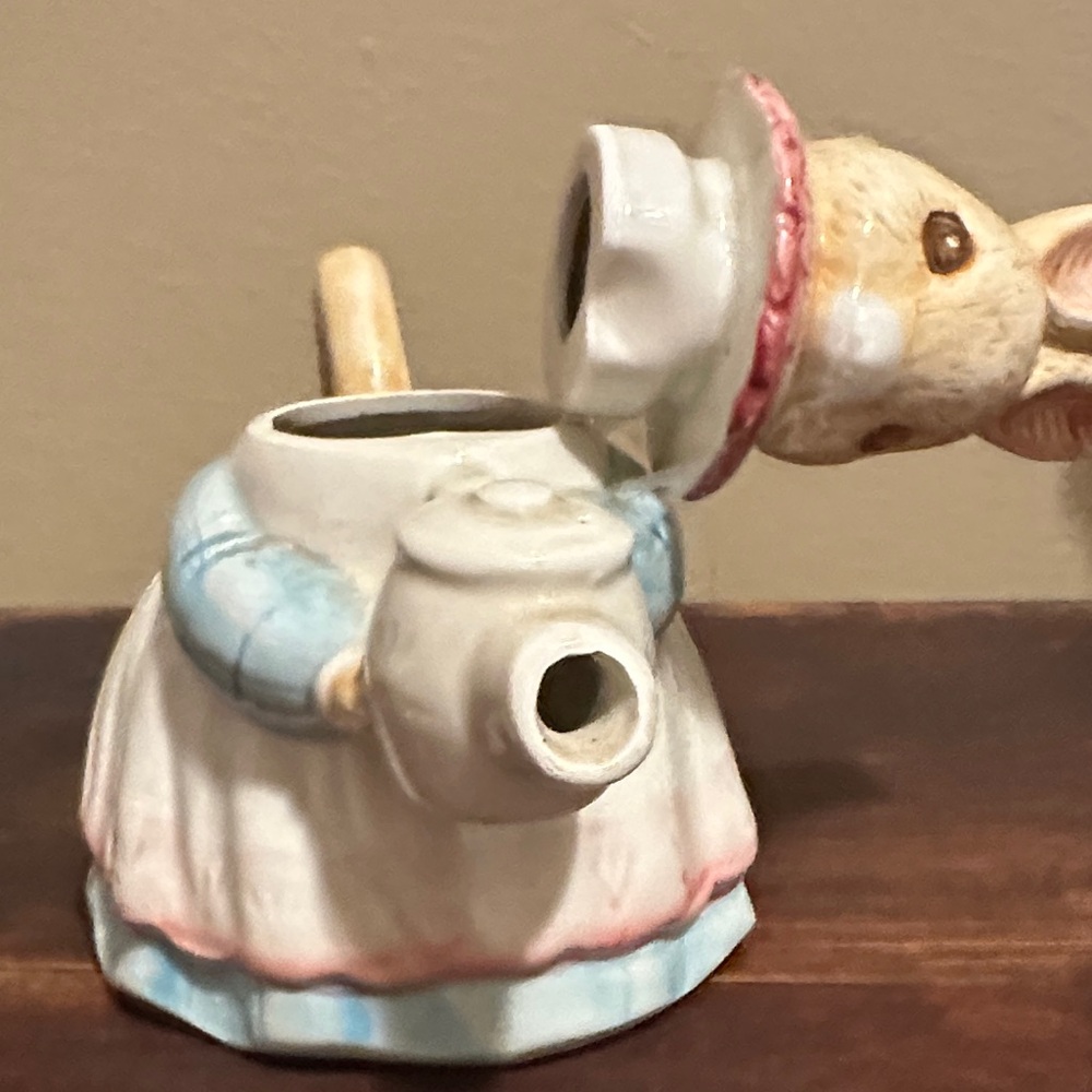 Charming Rabbit Teapot - Picture 2 of 5